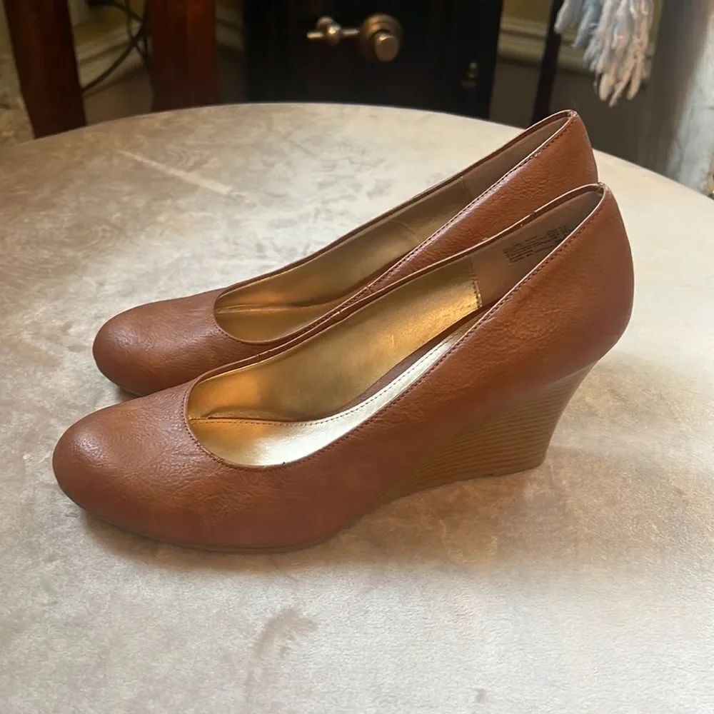 Like new! Sz 9.5 Dexter Wedge Heels EUC! - Picture 3 of 10